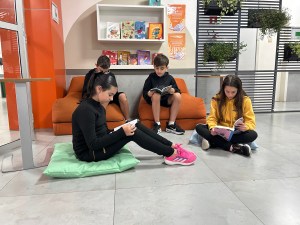 Mais livros, menos telas: 10 motivos para incentivar a leitura de crianças e&nbsp;adolescentes