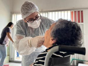 Atendimento odontológico domiciliar é destaque em Macaíba; iniciativa garante assistência a paciente que não consegue se deslocar até unidade de&nbsp;saúde