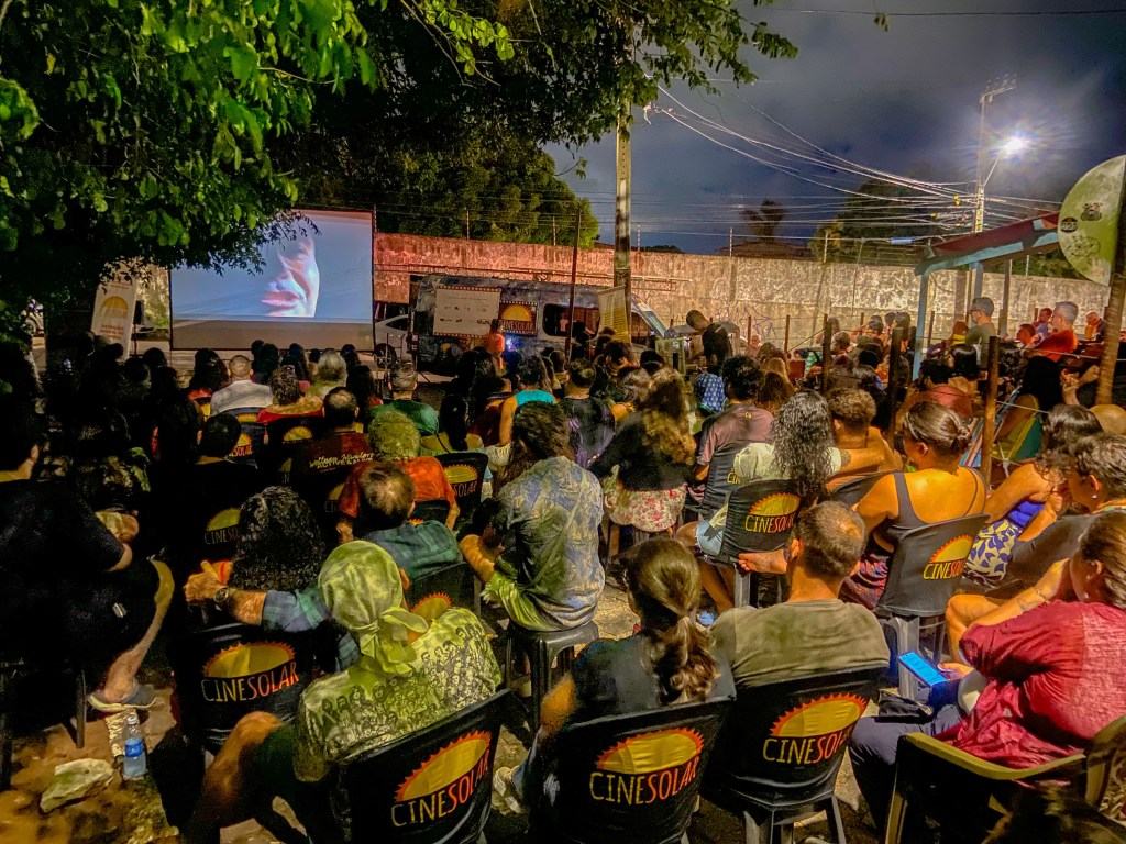 CineSolarzinho, cinema movido a energia solar, chega a Natal com entrada e pipoca de graça