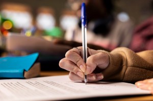 Oito filmes brasileiros que podem ajudar a estudar para o vestibular; educador explica a importância do cinema para o repertório sociocultural e dá dicas de&nbsp;filmes