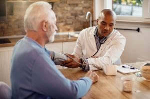 Hipertensão na terceira idade: 5 cuidados que fazem a&nbsp;diferença